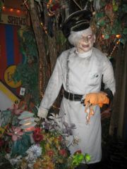 Mannequin dans la cour du CIA