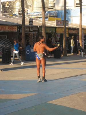 Un bodybuilder en slip